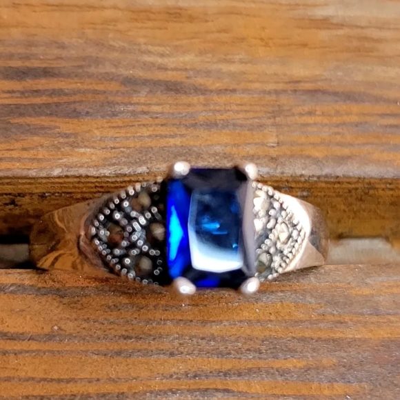 925 Sterling Silver Ring - Picture 3 of 4